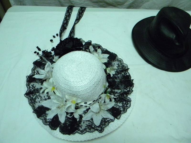 lot 258 image: Hat Lot