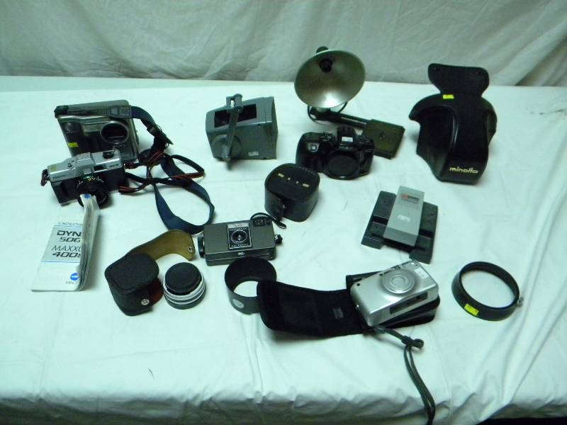 lot 261 image: Vintage Camera Lot