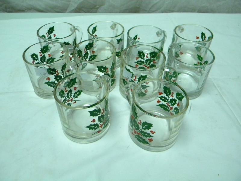 lot 269 image: Holiday Mugs