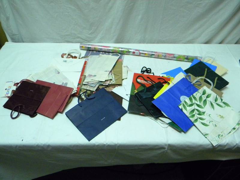 lot 286 image: Gift Bag and Gift Wrap Lot