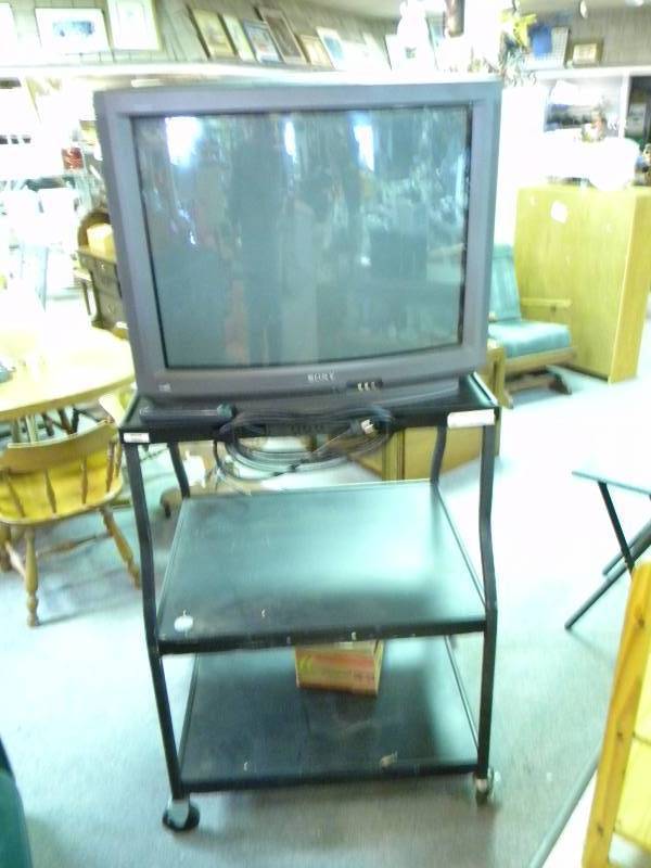 lot 309 image: Sony Trinitron 32 Tv and Stand
