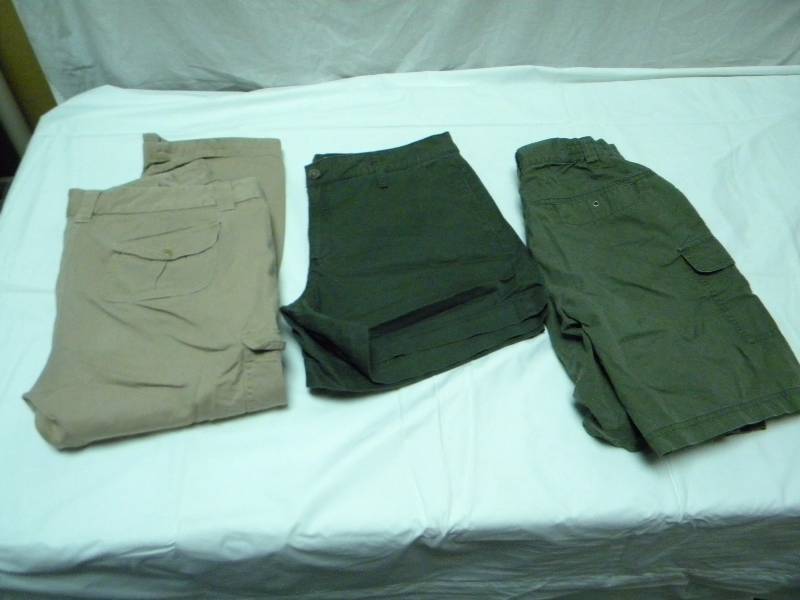 lot 319 image: Womens Shorts and Capri Pant Lot