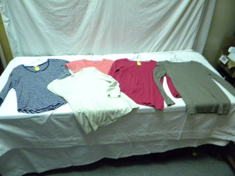 lot 327 image: Womens Tops Lot