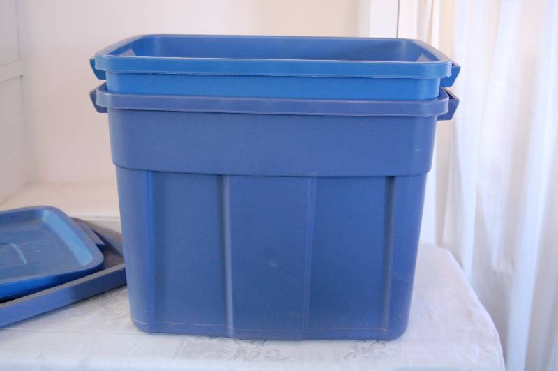 Rubbermaid Bins