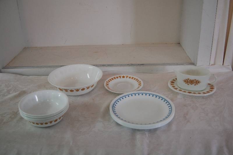 Corelle and Pyrex Dishware.