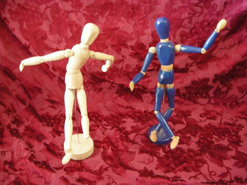 2 Poseable Figures