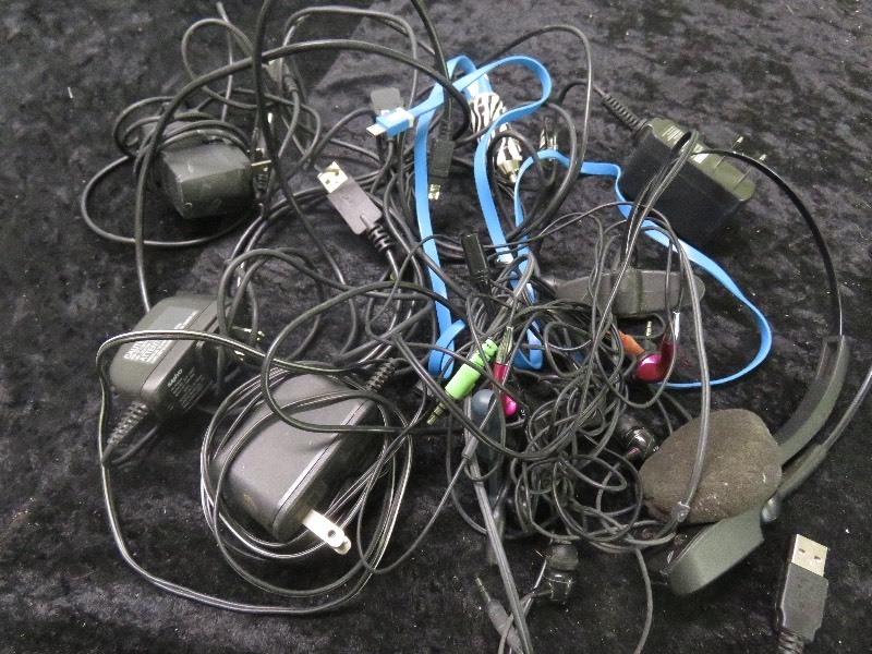 lot 76 image: Lot of Chargers & Ear Buds
