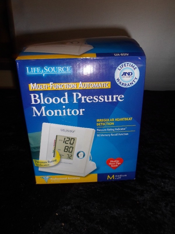 lot 8 image: LifeSource Blood Pressure Moniter