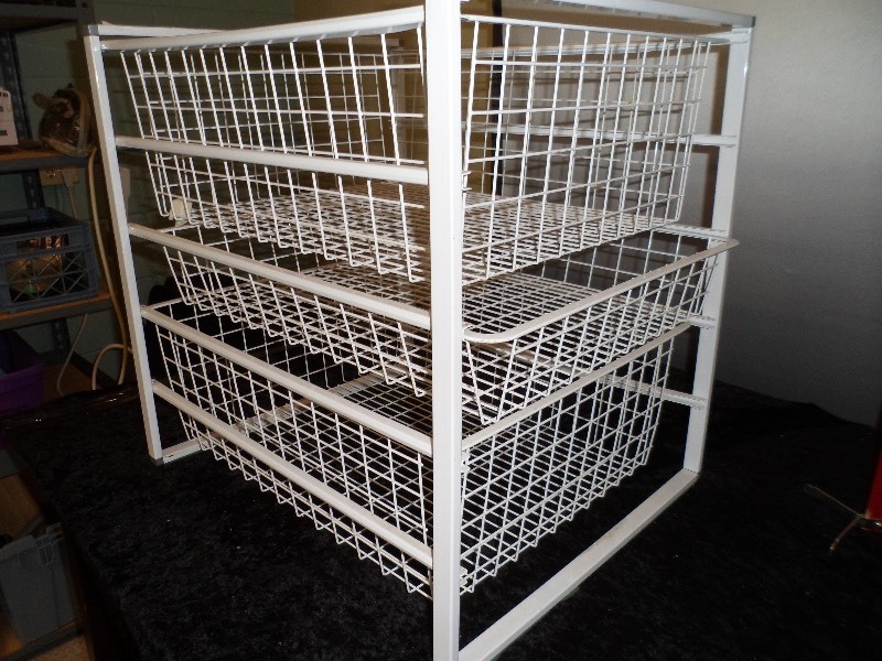 lot 16 image: white wire storage rack