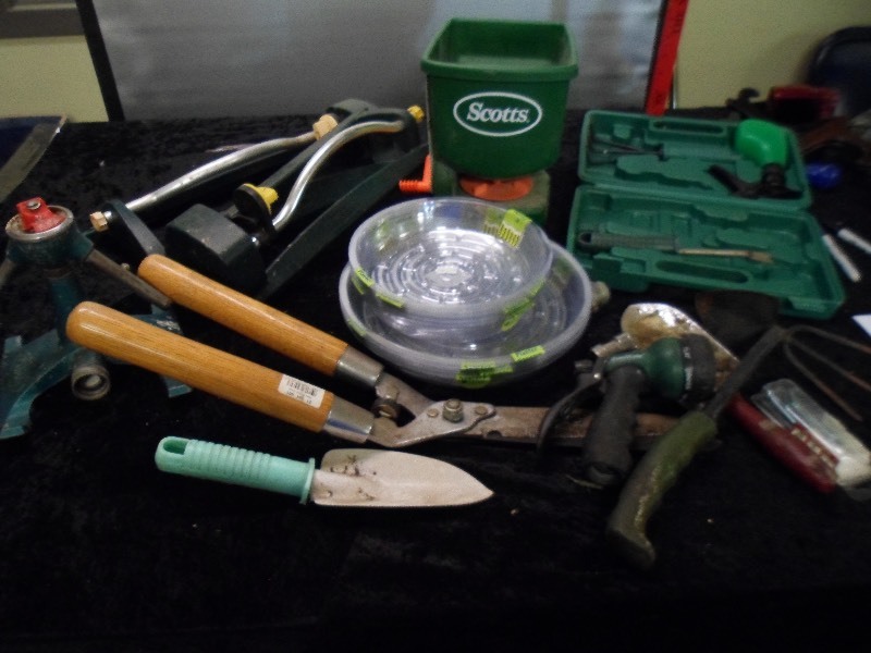 lot 17 image: Gardenyard tools