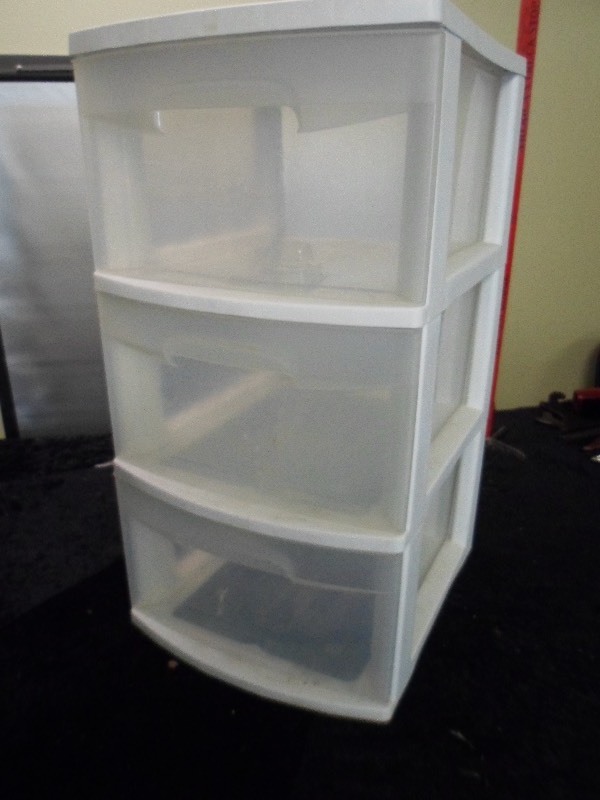 lot 25 image: Plastic 3 drawer container
