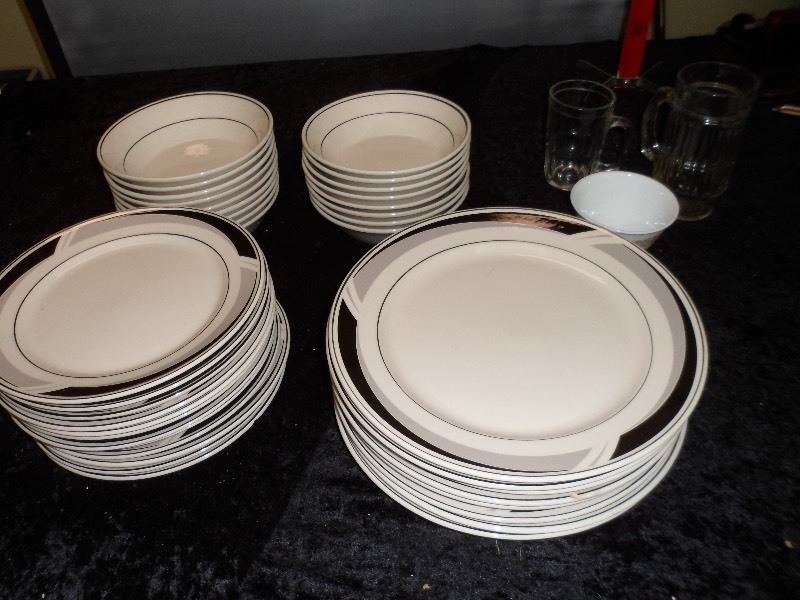 lot 27 image: Dishes