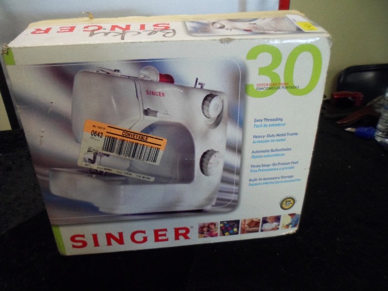 lot 41 image: Singer Sewing Machine