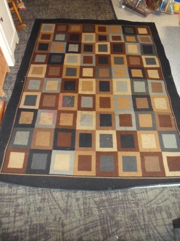 lot 62 image: 5x7 Area Rug