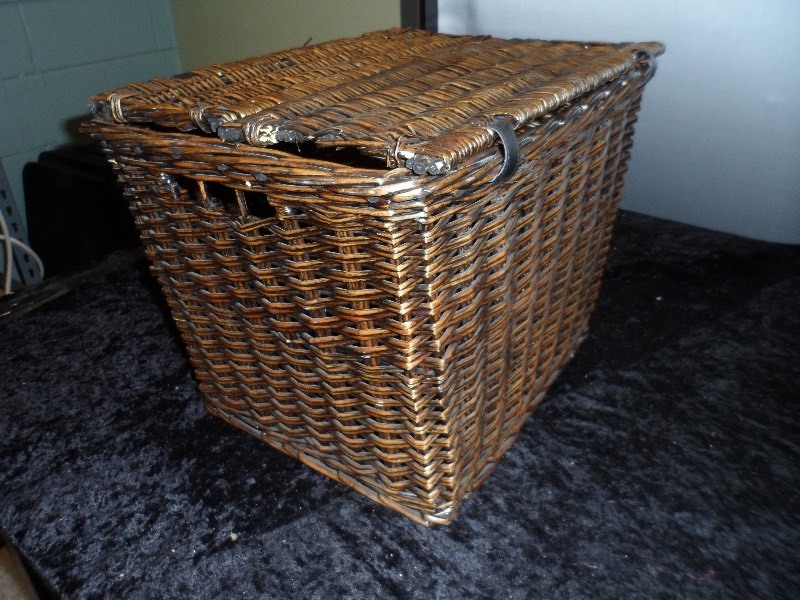 lot 69 image: Medium Sized Basket with Lid