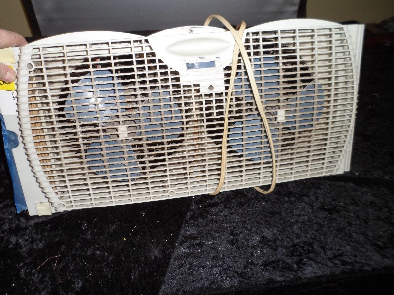 lot 98 image: Window Fan
