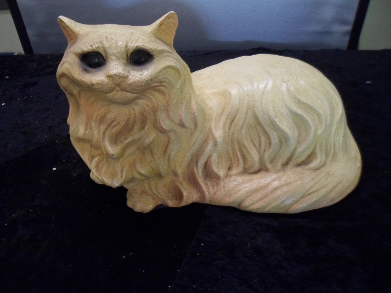 lot 102 image: Large Cat Figurine
