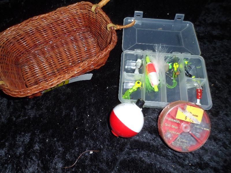 lot 107 image: Fishing Lot