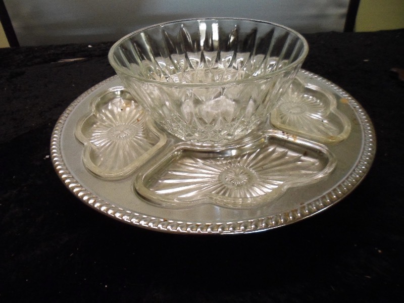 lot 114 image: Large Lazy Susan wGlass Bowl & Glass Veggie Plates