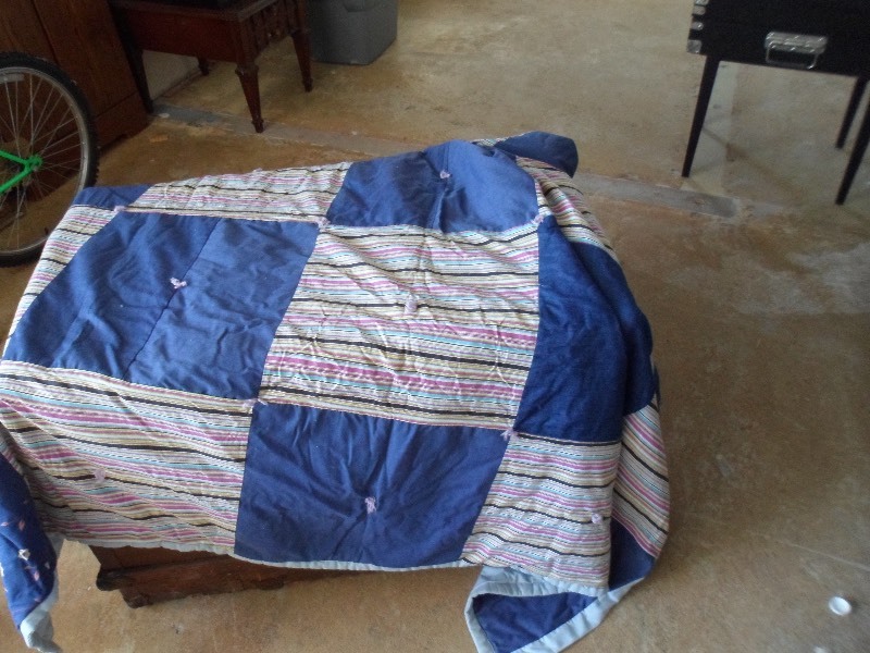 lot 123 image: Quilt