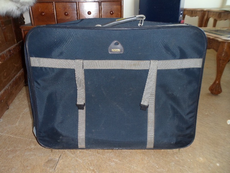 lot 127 image: Samsonite Suitcase