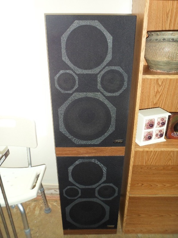 lot 132 image: 2 Fisher 45 watt Speakers