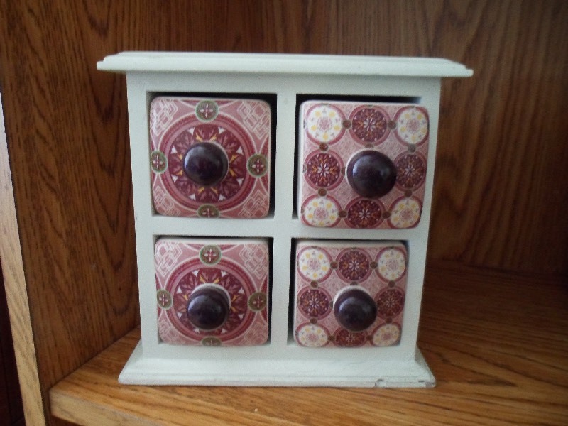 lot 138 image: 4 Drawer Small Cabinet
