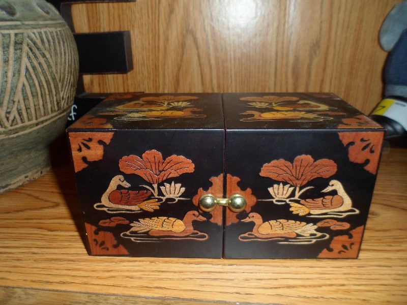 lot 139 image: Asian Themed Jewelry Box