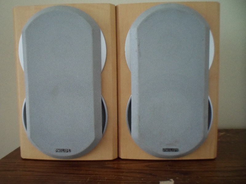 lot 146 image: 2 Phillips 1L Speakers