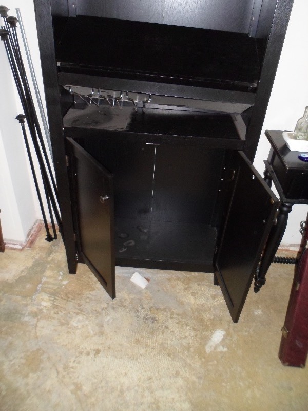 lot 153 image: 6 Black Cabinet