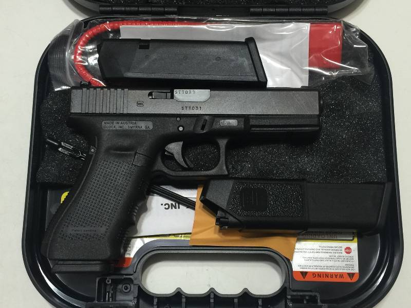 Glock 22 Gen 4 Semi-auto .40 cal Pistol