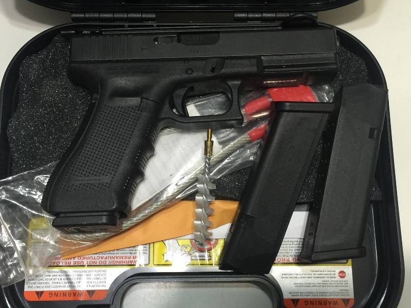 Glock 22 Gen 4 Semi-auto .40 cal Pistol