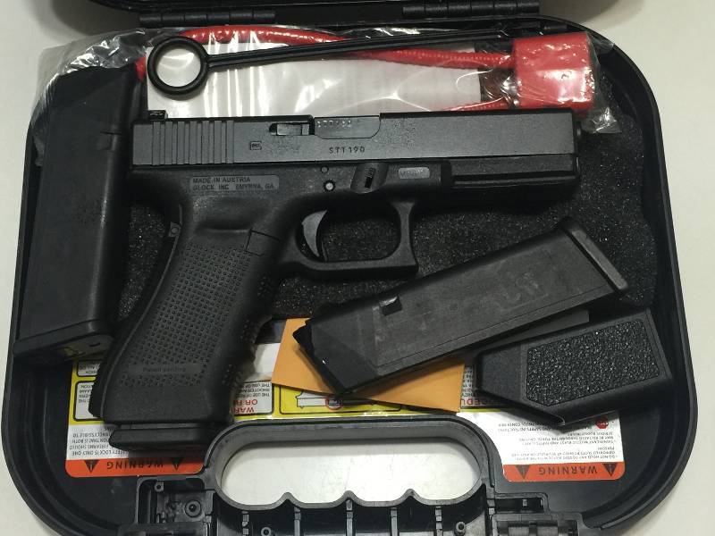Glock 22 Gen 4 Semi-auto .40 cal Pistol