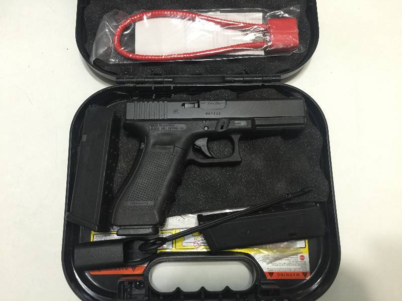 Glock 22 Gen 4 Semi-auto .40 cal Pistol