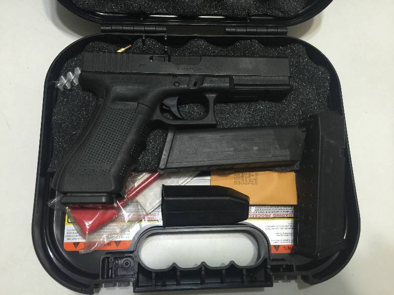 Glock 22 Gen 4 Semi-auto .40 cal Pistol