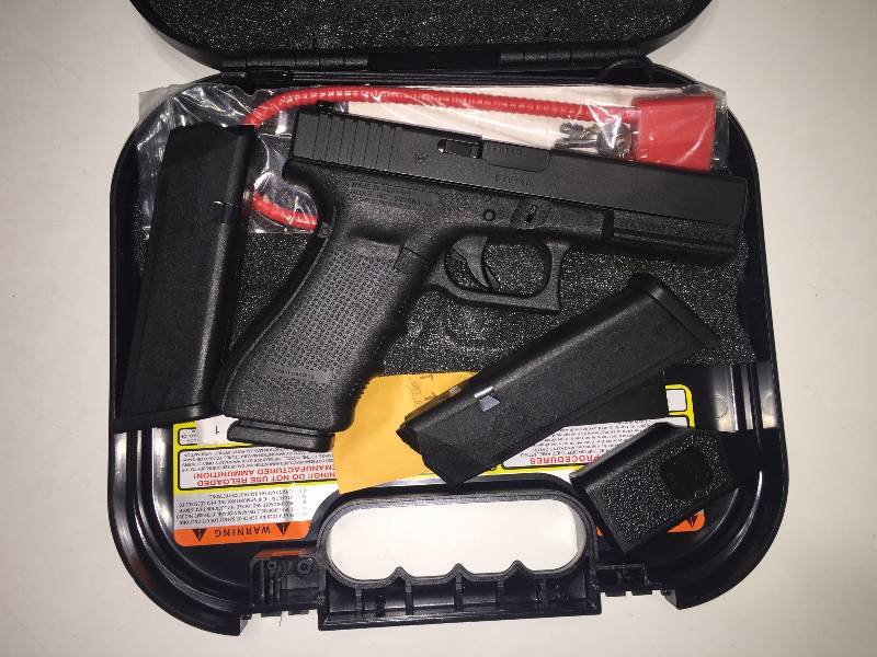 Glock 22 Gen 4 Semi-auto .40 cal Pistol