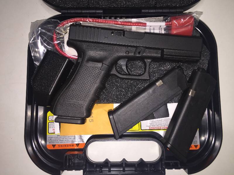 Glock 22 Gen 4 Semi-auto .40 cal Pistol