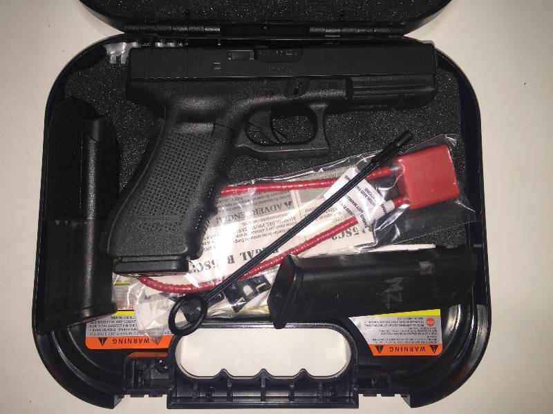Glock 22 Gen 4 Semi-auto .40 cal Pistol