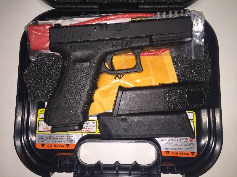 Glock 22 Gen 4 Semi-auto .40 cal Pistol