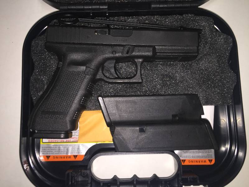Glock 22 Gen 4 Semi-auto .40 cal Pistol