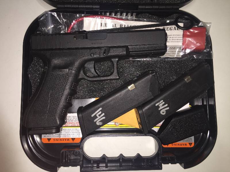 Glock 22 Gen 4 Semi-auto .40 cal Pistol