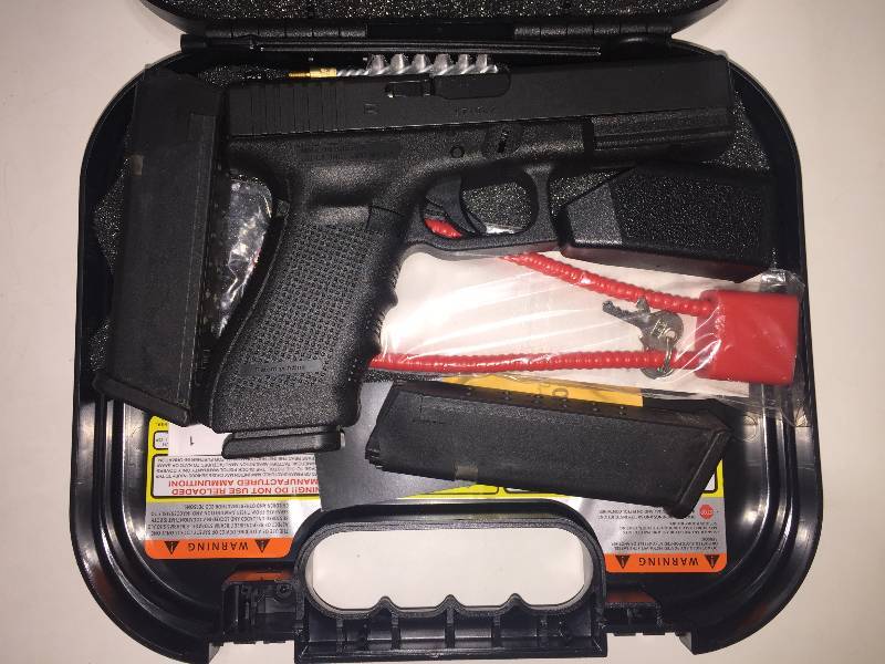 Glock 22 Gen 4 Semi-auto .40 cal Pistol