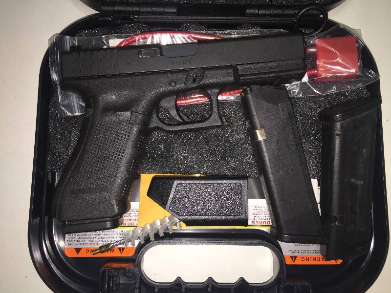 Glock 22 Gen 4 Semi-auto .40 cal Pistol