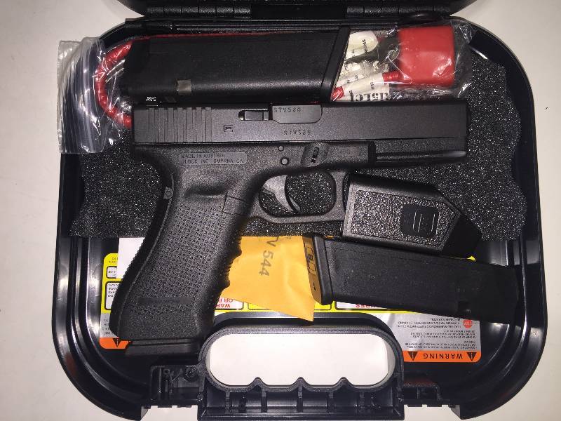 Glock 22 Gen 4 Semi-auto .40 cal Pistol