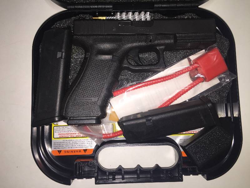 Glock 22 Gen 4 Semi-auto .40 cal Pistol