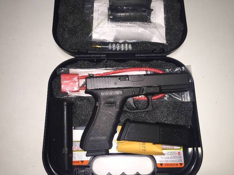 Glock 22 Gen 4 Semi-auto .40 cal Pistol
