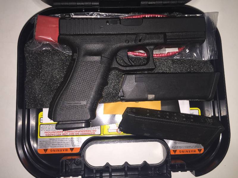 Glock 22 Gen 4 Semi-auto .40 cal Pistol