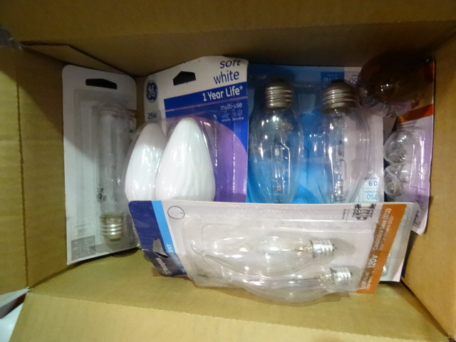 NEW Qyt 14 Light Bulbs, Candelabra, T10 and more