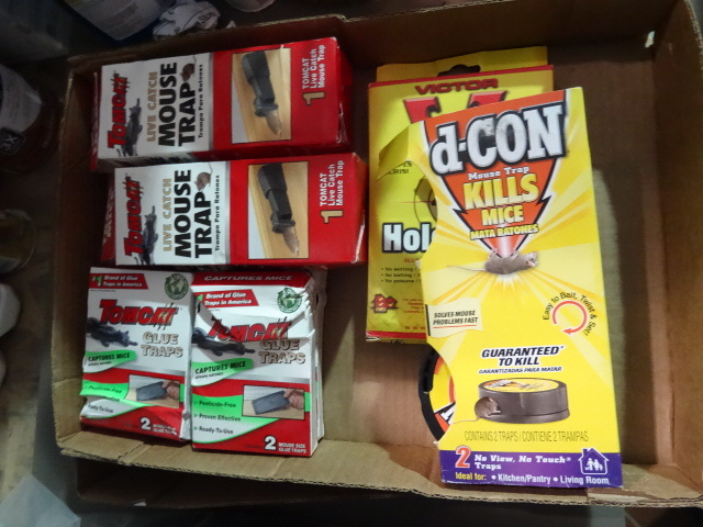 NEW 8 Pc Pest Control Lot incl. Mouse Traps and Glue Traps