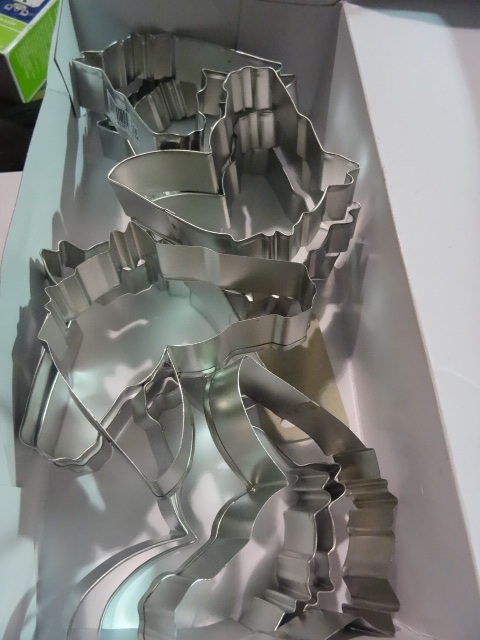 NEW Qty 12 Metal Cookie Cutters